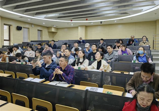 研究永立潮头 写作铸就梦想——记棠外高一化学组参加专题讲座