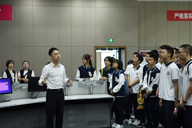 国之重器 青春担当——棠外&中国商飞 成都航空五四青年节特别团日活动