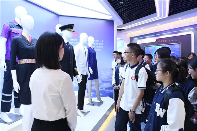 国之重器 青春担当——棠外&中国商飞 成都航空五四青年节特别团日活动