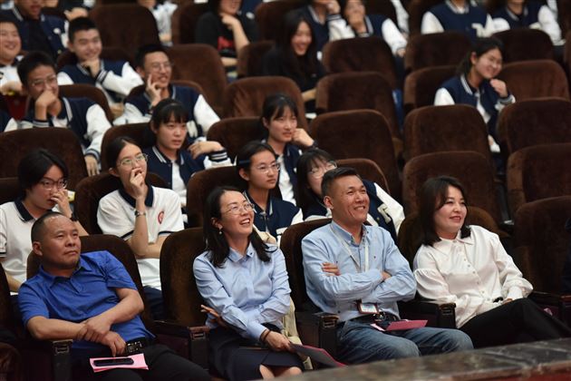 寄情于语，声情并茂，献礼棠外二十周年华诞——棠外高2022级举行外语配音比赛