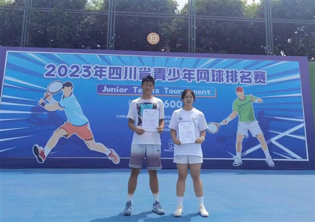U18混双第二时宏伟（左）、张婉祎（右）
