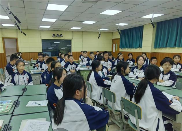 总结促进步 反思策成长——棠外初2022级召开学生会换届选举暨总结大会