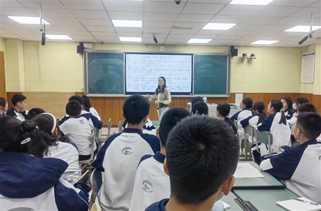 总结促进步 反思策成长——棠外初2022级召开学生会换届选举暨总结大会