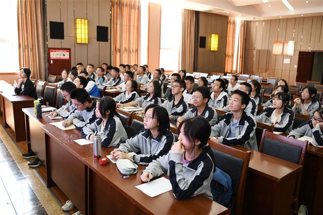 走进前沿科学之微型机械电子系统MEMS——棠外高中生涯规划系列活动之李运甲教授科普讲座