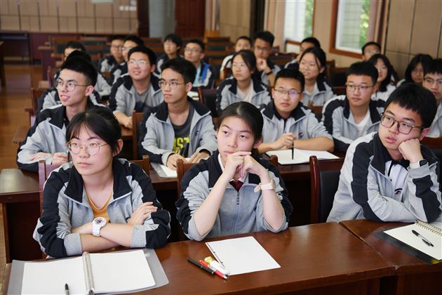 走进前沿科学之微型机械电子系统MEMS——棠外高中生涯规划系列活动之李运甲教授科普讲座