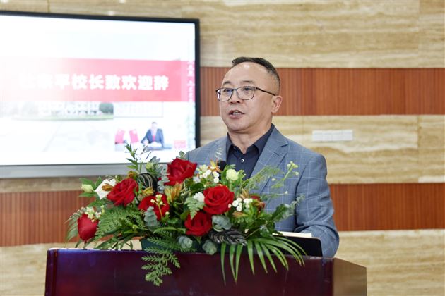 棠外高中校长杜宗平致欢迎辞