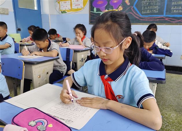 妙笔生花展风采 迎接校庆抒心怀——棠外附小进行“阳光杯”作文比赛