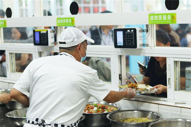 加强家校联系 合力共育英才——棠外高中开展家长进校园活动