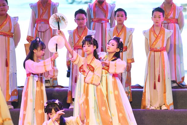 和诗以歌唱响经典 重燃廿载棠外记忆