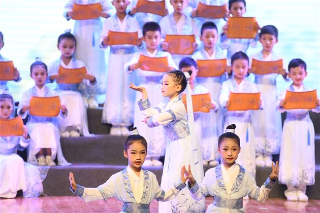 和诗以歌唱响经典 重燃廿载棠外记忆