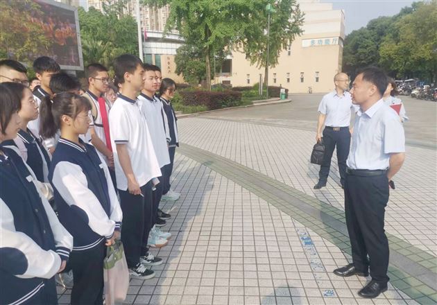  2022级政治备课组长崔健老师总结要求