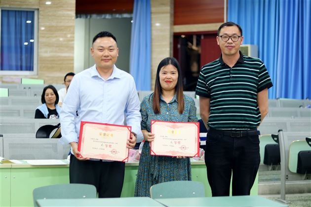 邓副校长和羊粒恒、李秀梅老师合影