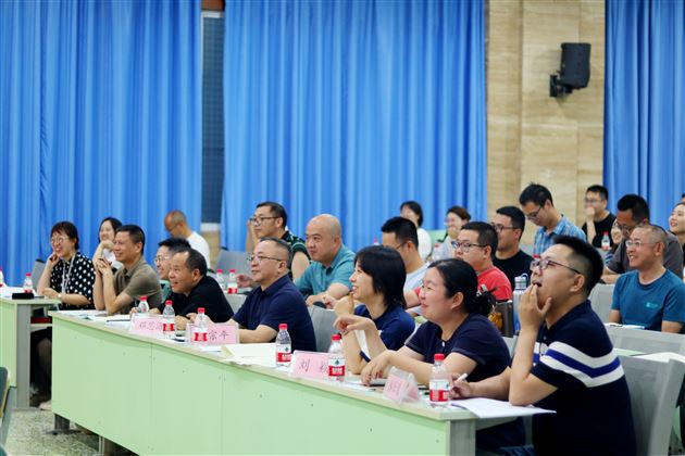 高中校长和行政担任评委