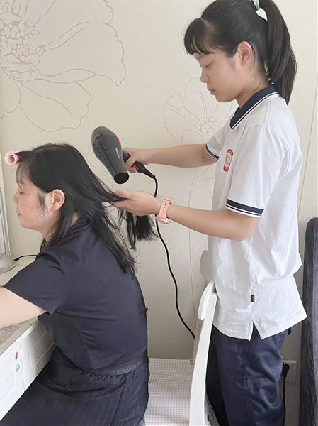 爱，自有力量——棠外高中开展母亲节感恩教育主题活动