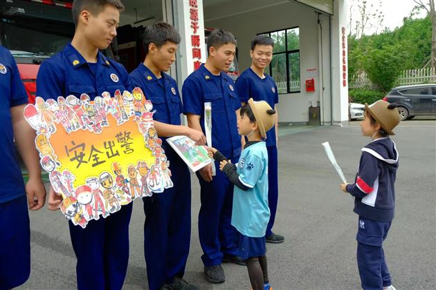 走进消防站  致敬“火焰蓝”——棠湖仁智幼儿园社会实践活动