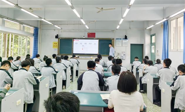 以评促学 以评促教——棠外高中物理组承办成都市菜单培训暨双流区教研活动