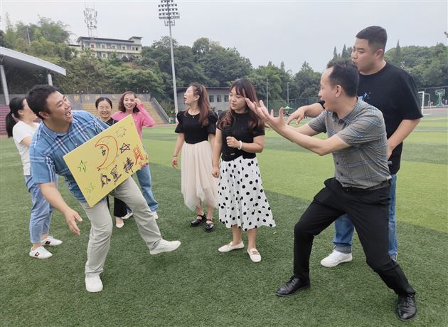 给心灵减压 为行动赋能——棠外开展初2021级班主任心理团体辅导活动