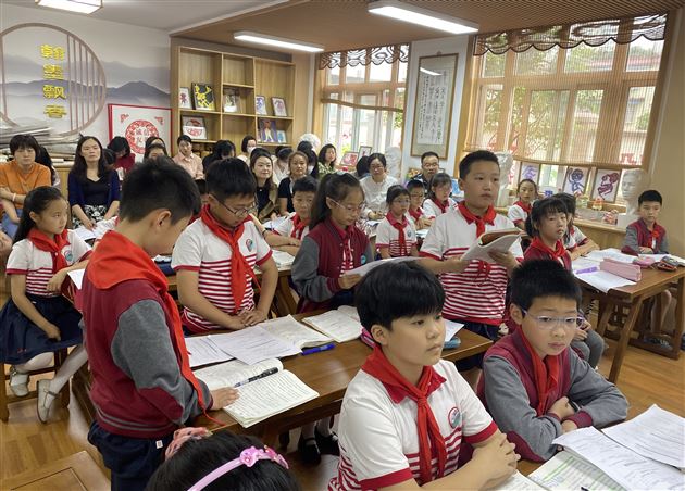 送教崇州展风采  共学共研共成长