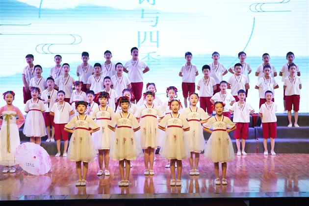 轻叩诗歌大门，收集美好诗篇——记棠外附小四年级语文学科实践活动 