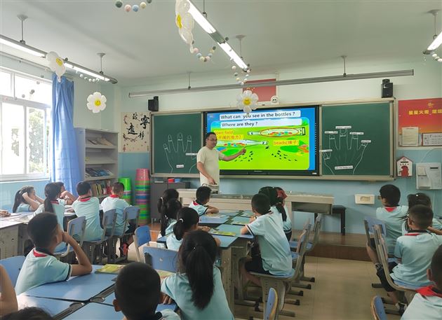 开放共享 携手前行——双流区实验小学外国语学校到我校开展教学交流活动