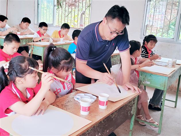 与爱同行暖童心  快乐天使庆“六一”