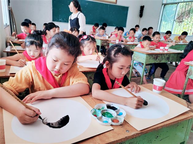 与爱同行暖童心  快乐天使庆“六一”