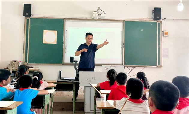 与爱同行暖童心  快乐天使庆“六一”