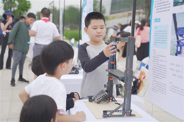 迎大运 庆“六一” 展科创