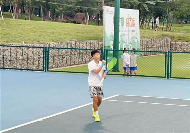 高中组单打廖靓