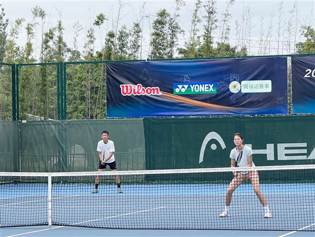 初中组混双朱泽亚、刘瑾辰