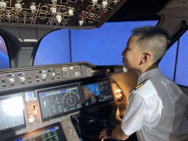 走进大飞机·翱翔探苍穹——记商用飞机科学课程体验活动 