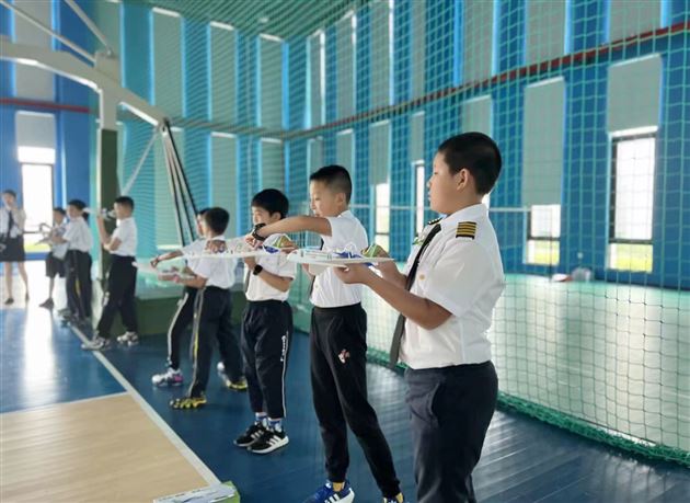 走进大飞机·翱翔探苍穹——记商用飞机科学课程体验活动 