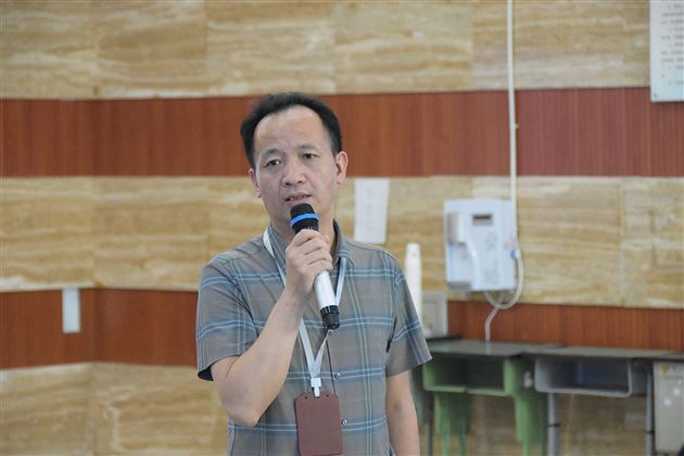 棠外苟树林老师为初中班主任上修身班会示范课