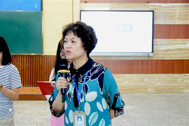 棠外苟树林老师为初中班主任上修身班会示范课