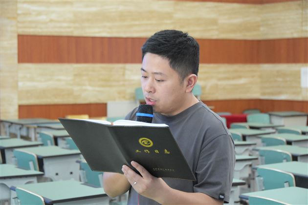 棠外苟树林老师为初中班主任上修身班会示范课