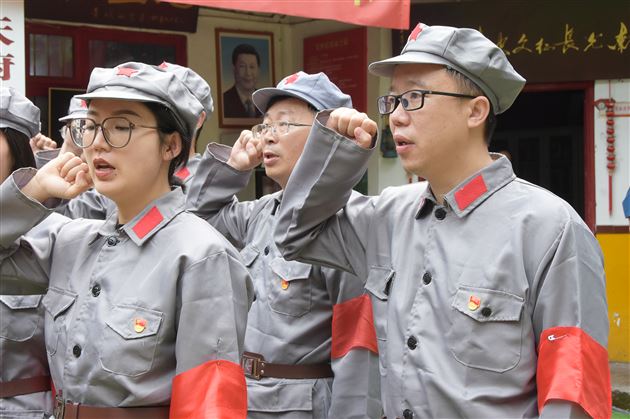 中共成都棠湖外国语学校初中第三支部委员会开展主题党日活动