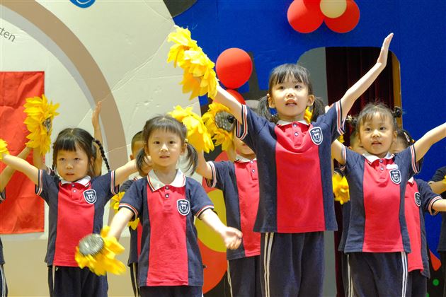 仁智萌宝庆七一 唱响红歌颂党恩 