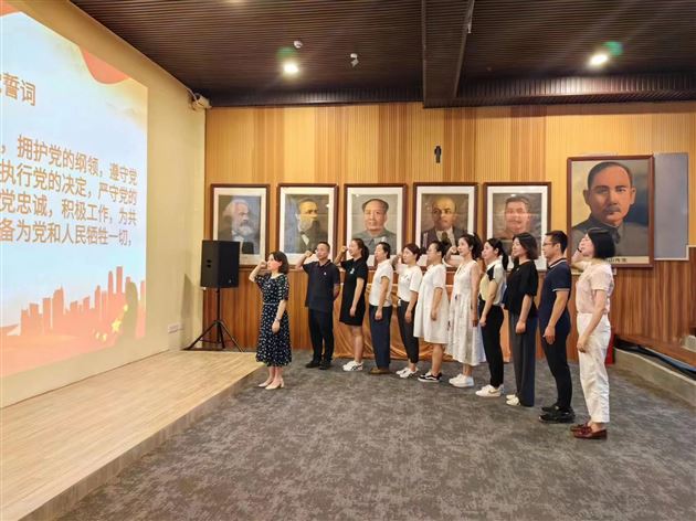 参观红色纪念馆