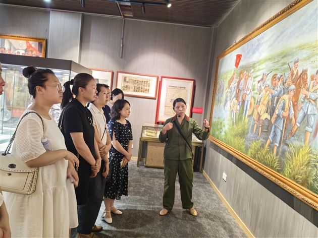 参观红色纪念馆 