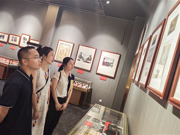 参观红色纪念馆 