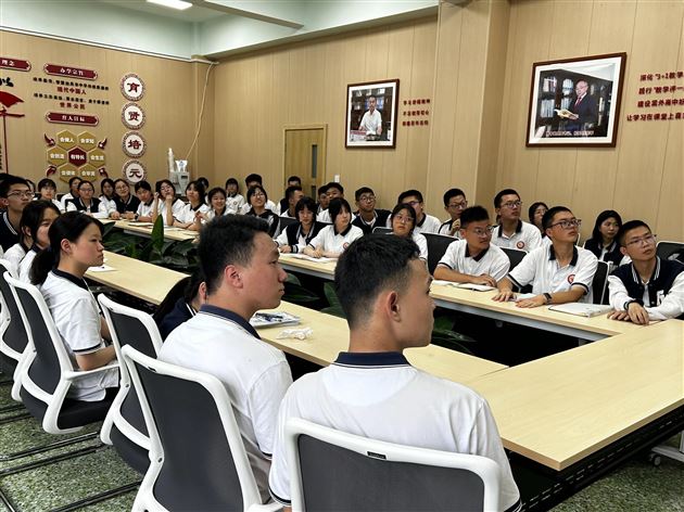 不负韶华，盎然绽放——棠外高2022级学生会期末总结大会