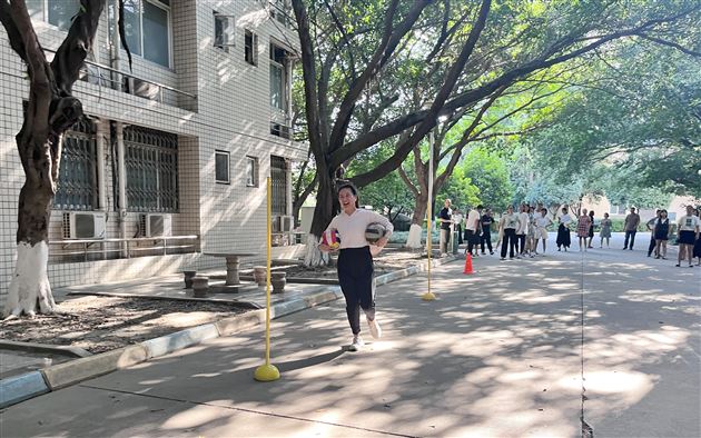 党建引领续廿载辉煌凝心聚力迎青春大运——初中第一、第二党支部联合开展主题党日活动