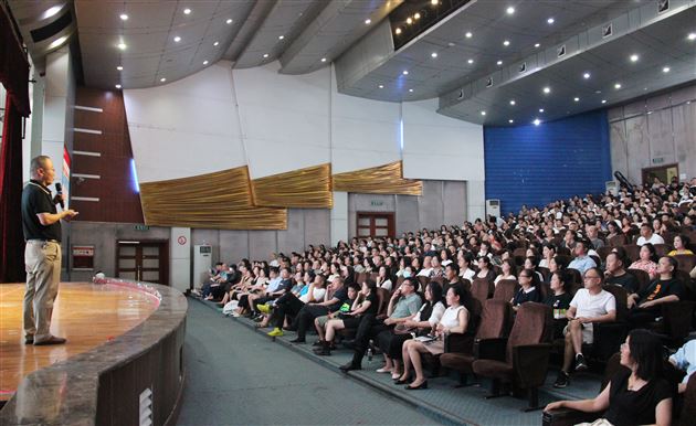 劈波斩浪战高三 齐心协力铸辉煌——记棠外高2021级家长会 