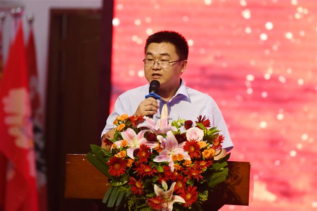 立足新起点，创造新辉煌——记棠外高2021级“零诊”表彰暨高三启动仪式 