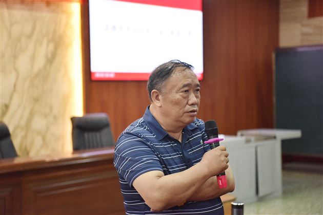 低吟深耕高歌猛进——高三语文组在区级高考考点解读大赛中赢得“开门红”