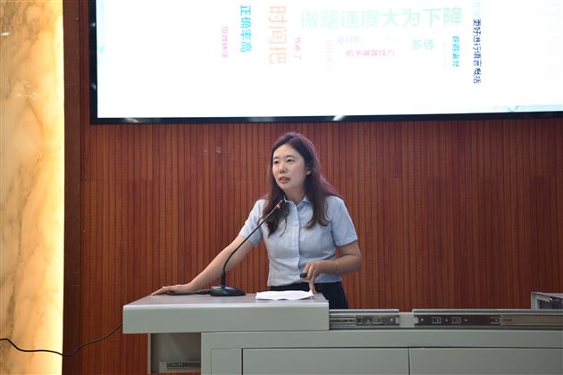 低吟深耕高歌猛进——高三语文组在区级高考考点解读大赛中赢得“开门红”