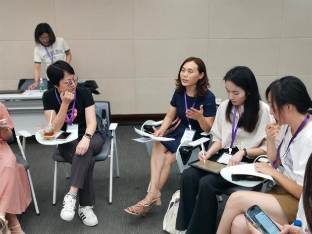 张亚萍老师小组讨论