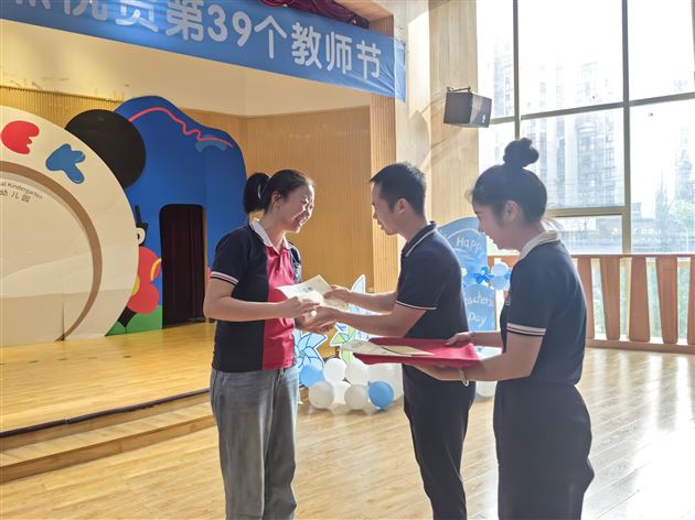 躬耕教坛强国有——棠湖仁智幼儿园举行教师节庆祝暨表彰大会