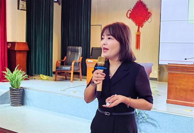 李秀芳老师作为受邀专家分别在遵义市和铜仁市进行专题讲座