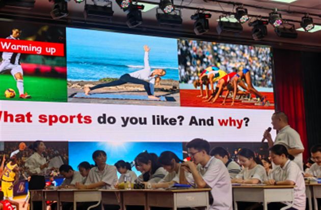 李倩垚老师进行高三一轮复习课现场课例展示